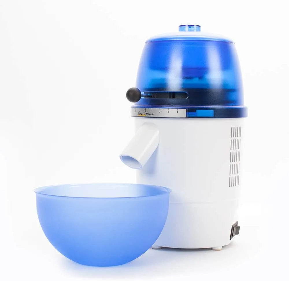 Hawos Novum, mit 360W, Elektrische Getreidemühle, Leistung in Formschönem Makrolon Kunsstoffgehäuse der Firma hawos Kornmühlen GmbH, in Blau