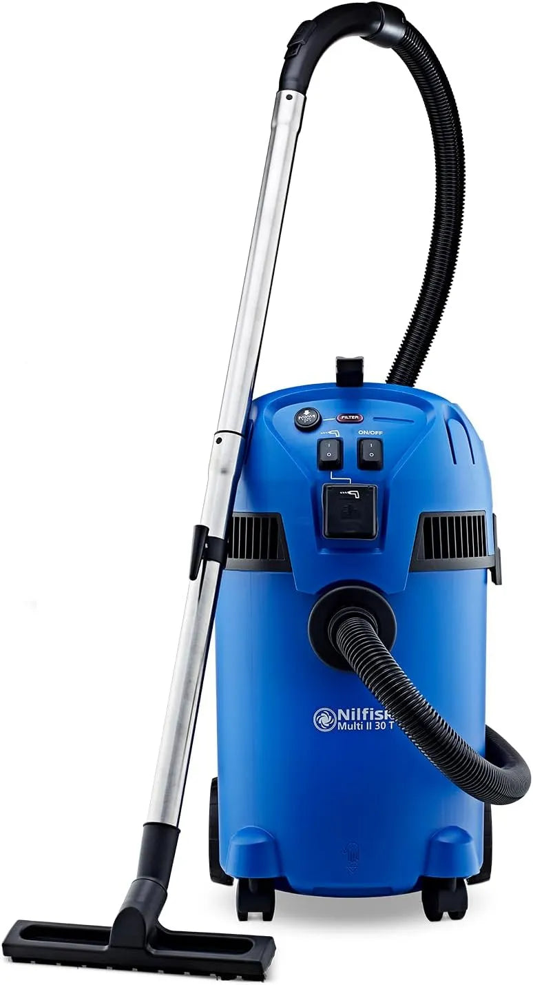Nilfisk Nass- und Trockensauger, Staubsauger für Werkstatt, Multi II 30L T mit Steckdose, Leistung 1400 W, Haus, Garten und Auto