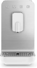 Smeg Espressomaschine BCC11WHMEU, Fassungsvermögen 1,4 l Wassertank, Leistung 1350W, automatische, integrierte Kaffeemühle, Thermoblock-System, Weiß